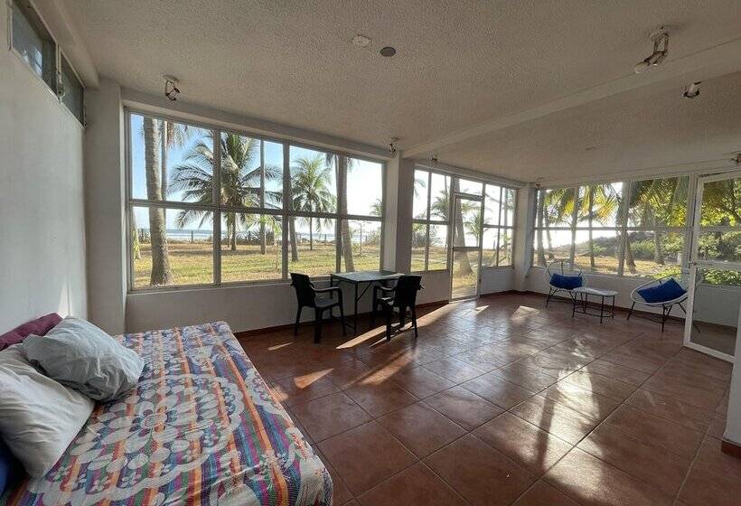 هاستل Sugarloaf Beach House & Surf Lodge