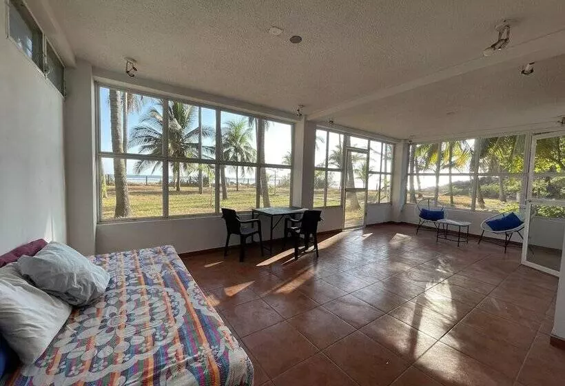 Retkeilymaja Sugarloaf Beach House & Surf Lodge