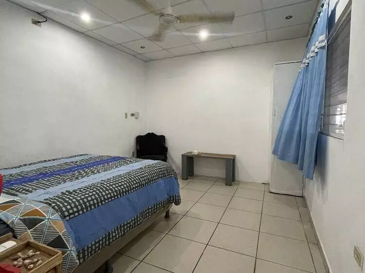 Retkeilymaja Sugarloaf Beach House & Surf Lodge