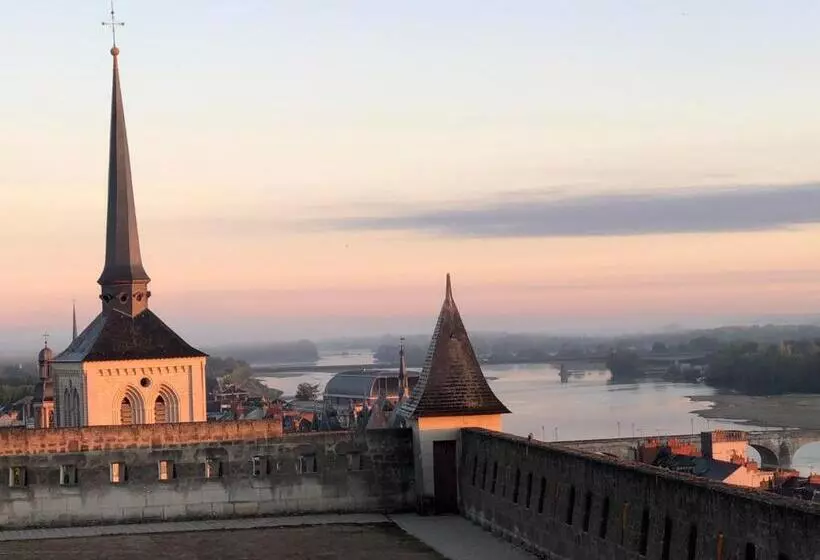 Aamiaismajoitus (B&B) Bulles De Loire