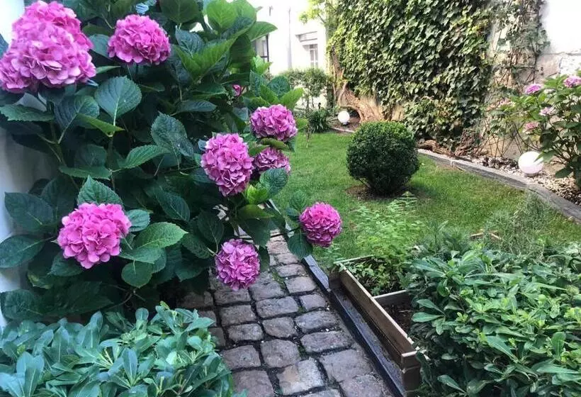 Aamiaismajoitus (B&B) Bulles De Loire