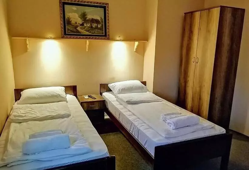 تختخواب و صبحانه Lovački Dom