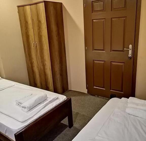 تختخواب و صبحانه Lovački Dom