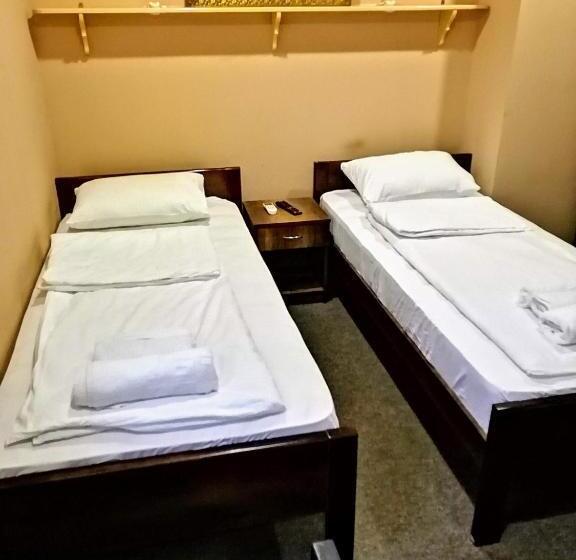 تختخواب و صبحانه Lovački Dom