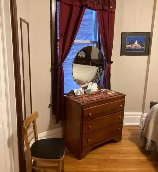 Aamiaismajoitus (B&B) Queen Bed With Shared Bathroom In Lakeview 2b