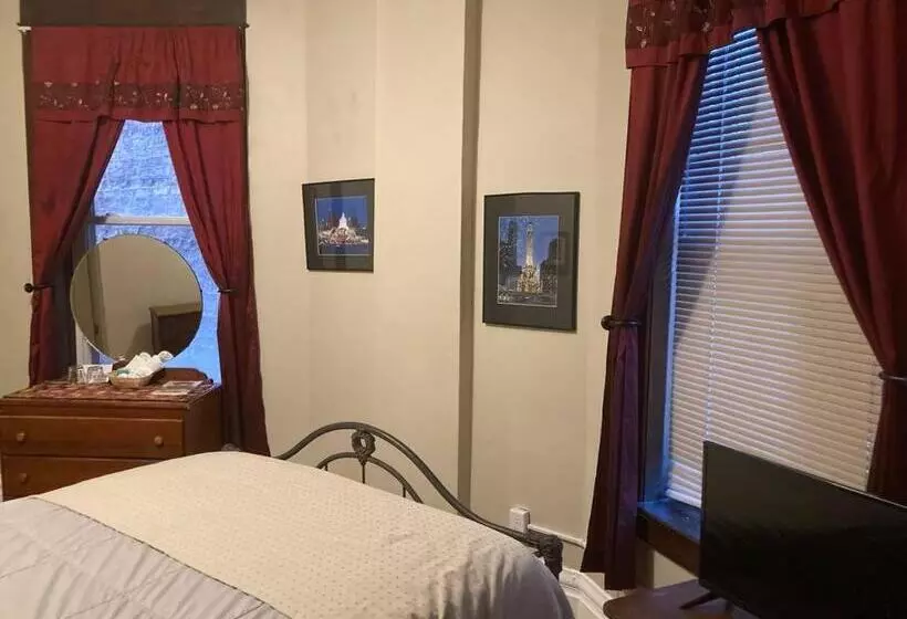 Aamiaismajoitus (B&B) Queen Bed With Shared Bathroom In Lakeview 2b