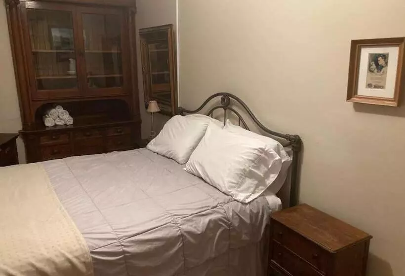 Aamiaismajoitus (B&B) Queen Bed With Shared Bathroom In Lakeview 2b