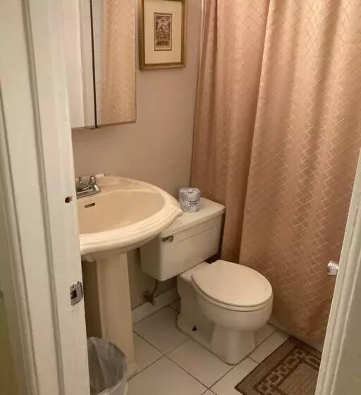 Aamiaismajoitus (B&B) Queen Bed With Shared Bathroom In Lakeview 2b