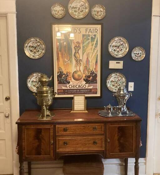 مبيت وإفطار Queen Bed With Shared Bathroom In Lakeview 2b