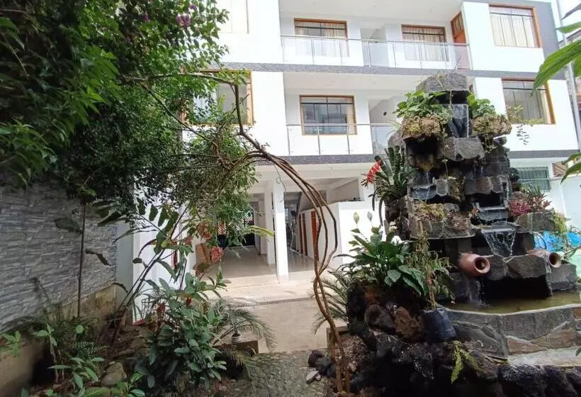 ホテル Inambari Golden