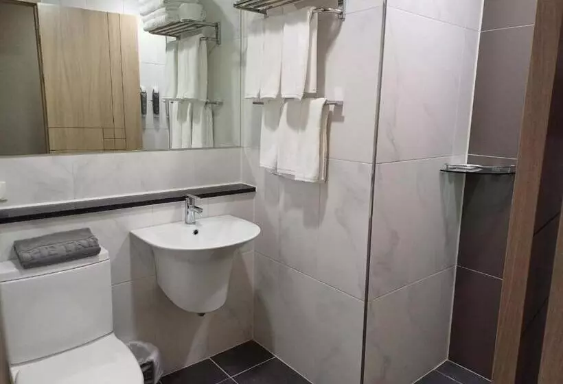 Hotelli The Triny Urban Suites