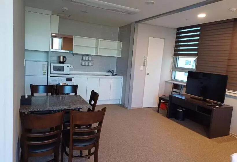 Hotelli The Triny Urban Suites