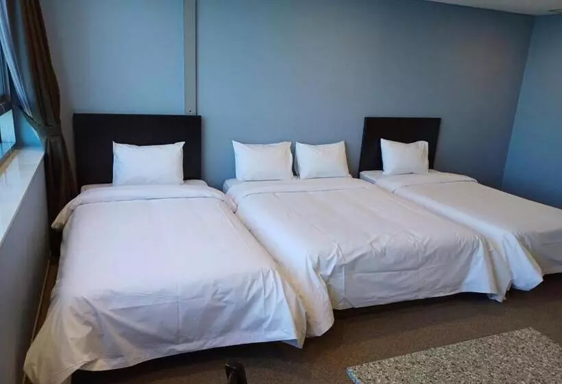 Hotelli The Triny Urban Suites