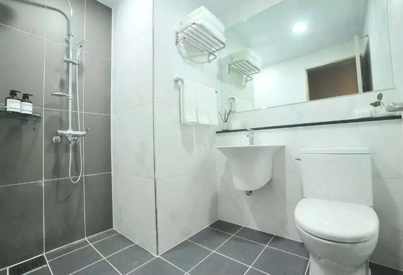 Hotelli The Triny Urban Suites