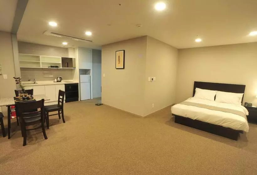 Hotelli The Triny Urban Suites