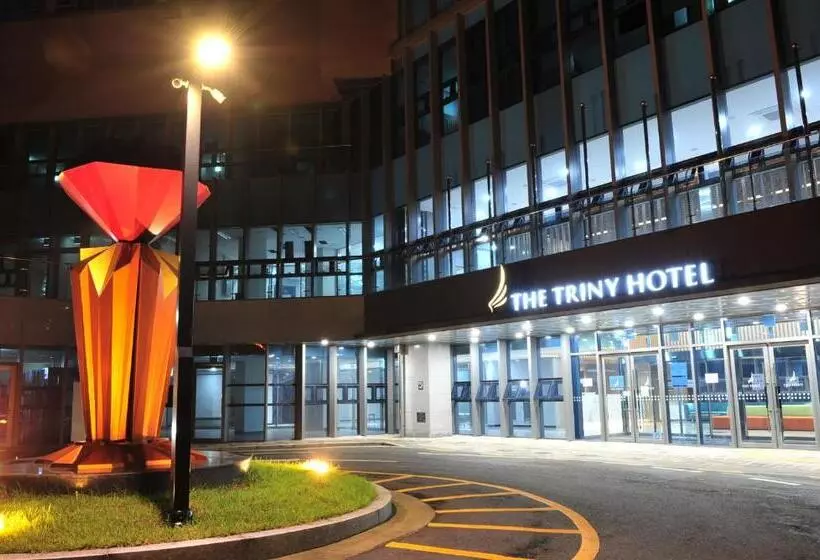 Hotelli The Triny Urban Suites