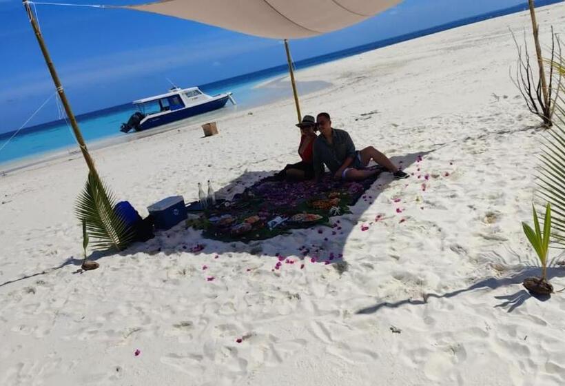 هتل Whaleshark Inn By Bedsnet