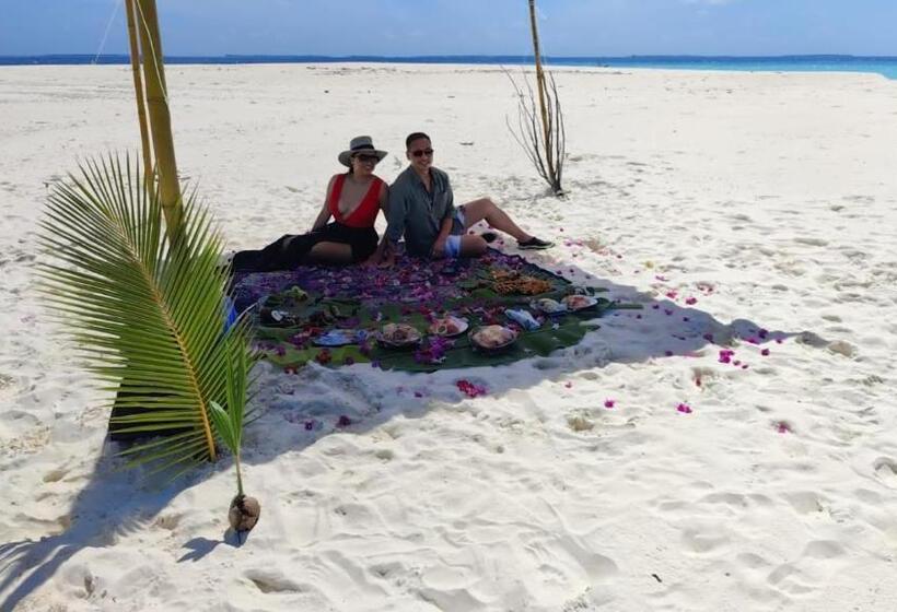 هتل Whaleshark Inn By Bedsnet