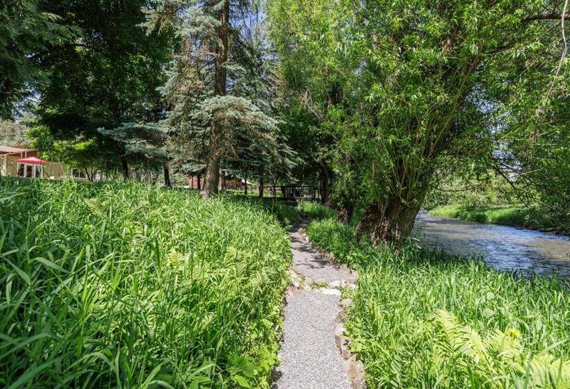 ペンション Quiet Waterfront Cottage On The Little Spokane River
