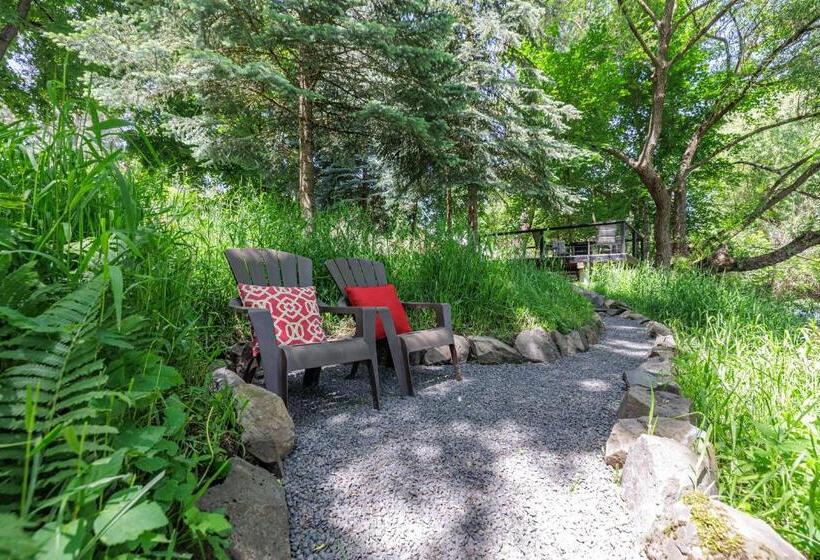 ペンション Quiet Waterfront Cottage On The Little Spokane River