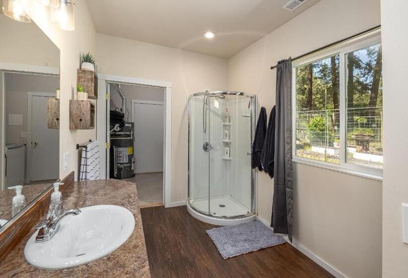 ペンション Quiet Waterfront Cottage On The Little Spokane River