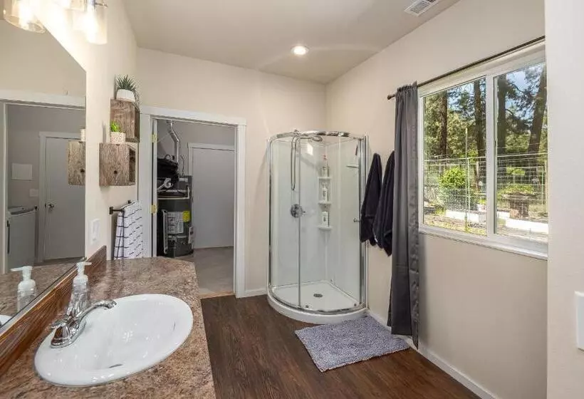 Majatalo Quiet Waterfront Cottage On The Little Spokane River