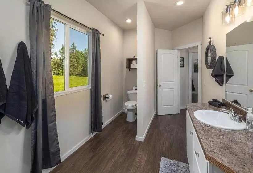 Majatalo Quiet Waterfront Cottage On The Little Spokane River