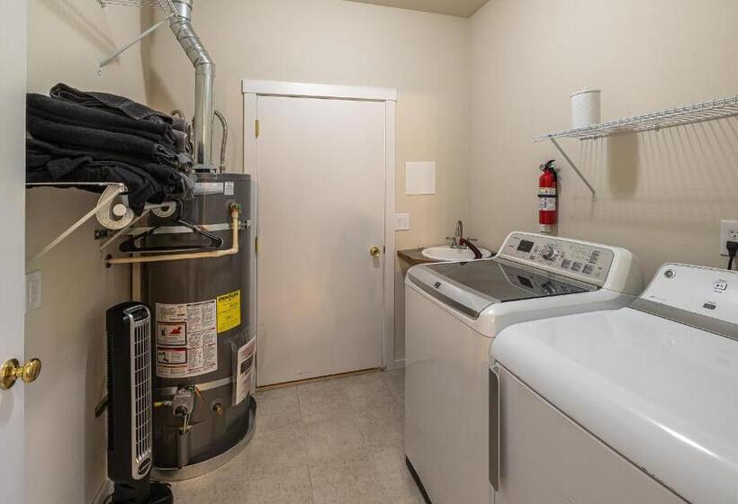 ペンション Quiet Waterfront Cottage On The Little Spokane River