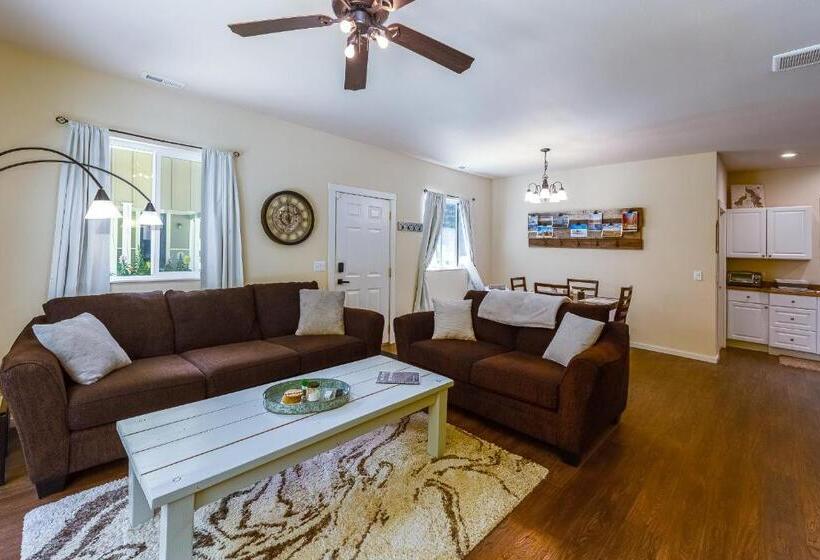 ペンション Quiet Waterfront Cottage On The Little Spokane River