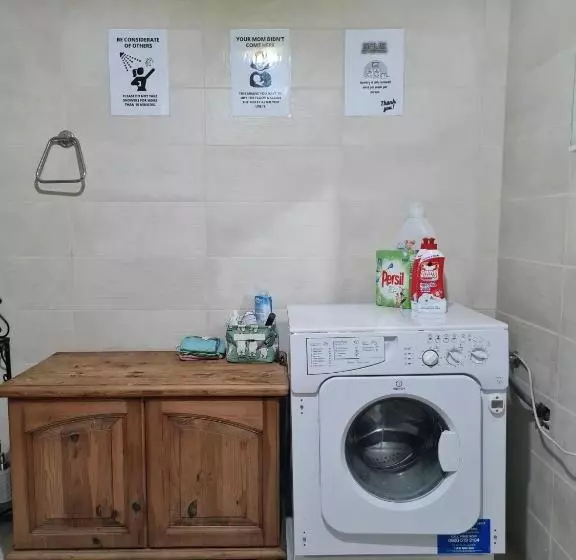 هاستل Eem Student Guest House