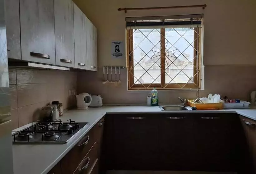 هاستل Eem Student Guest House