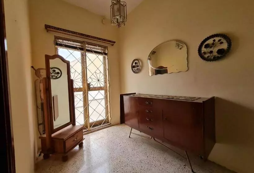 هاستل Eem Student Guest House