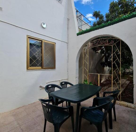 هاستل Eem Student Guest House