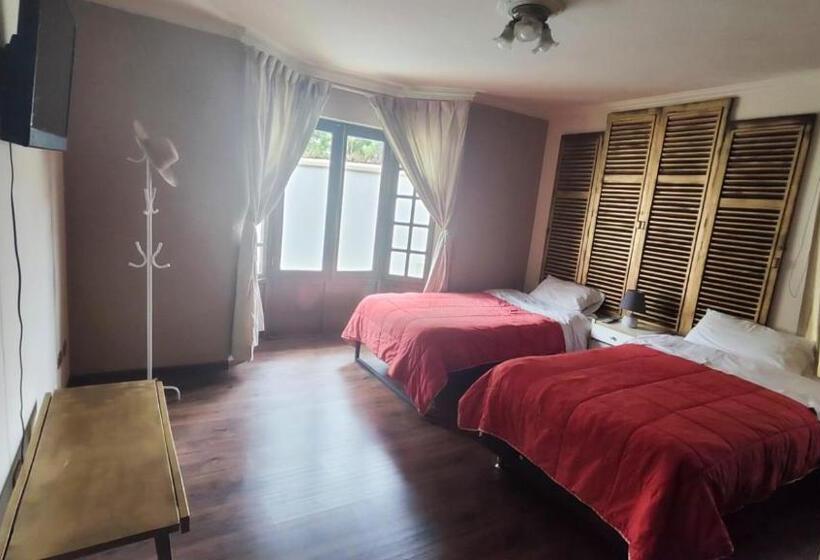 تختخواب و صبحانه Golden House Guesthouse