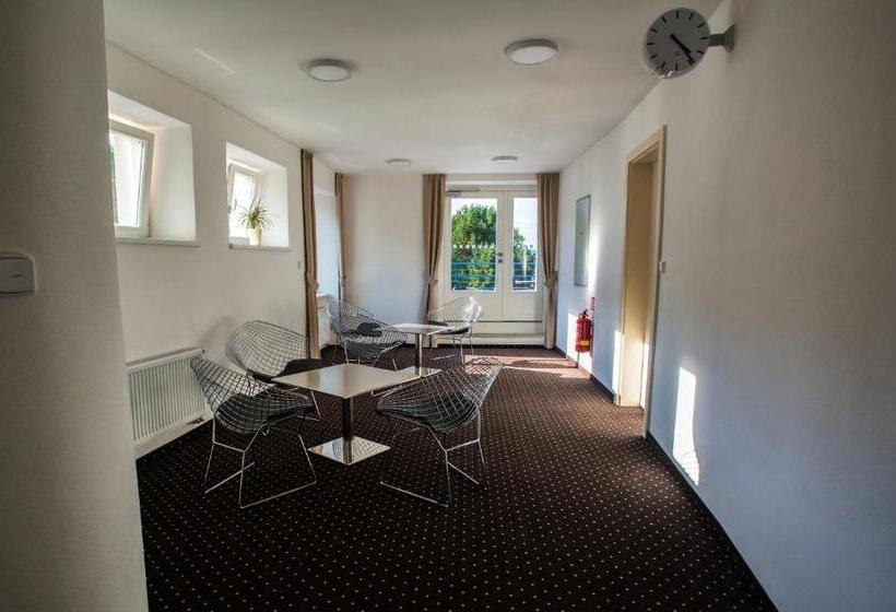 Aamiaismajoitus (B&B) Lázeňský Dům Praha