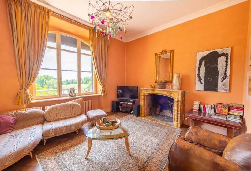 Aamiaismajoitus (B&B) Demeure Bergamote De Fontiers