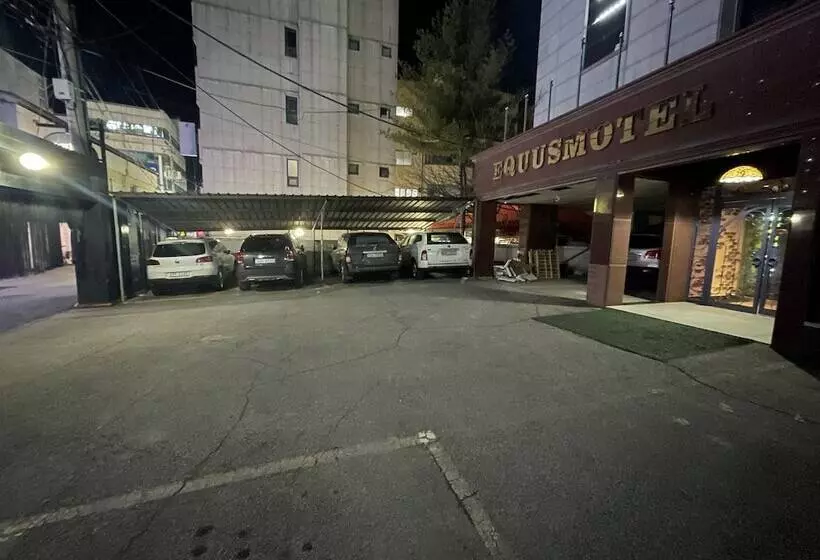 Equus Motel