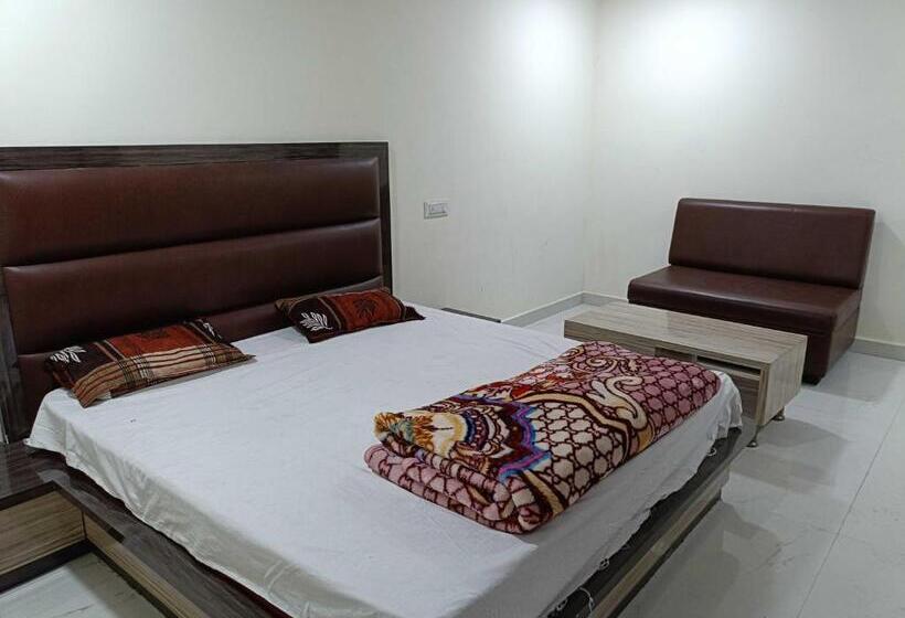 فندق Rajwada Palace And Marriage Garden