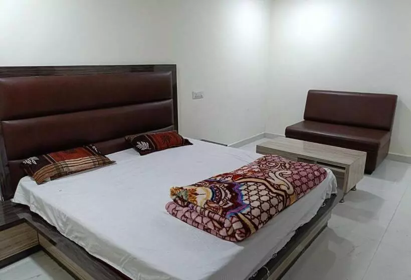 Hotelli Rajwada Palace And Marriage Garden