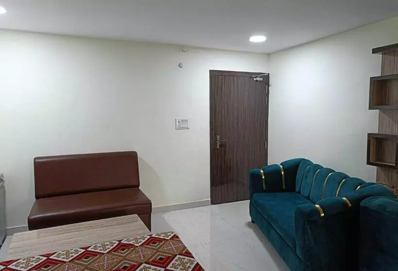 Hotelli Rajwada Palace And Marriage Garden