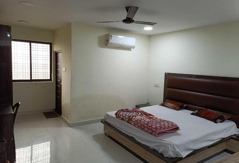 فندق Rajwada Palace And Marriage Garden