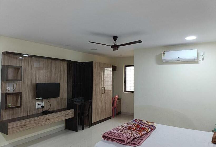 فندق Rajwada Palace And Marriage Garden