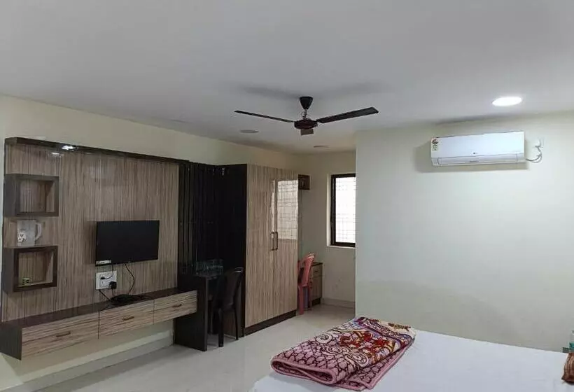 Hotelli Rajwada Palace And Marriage Garden