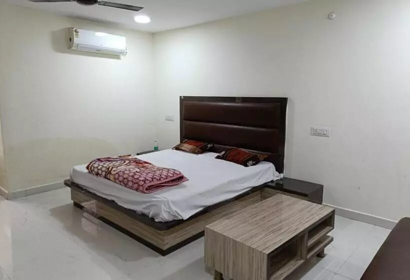 Hotelli Rajwada Palace And Marriage Garden