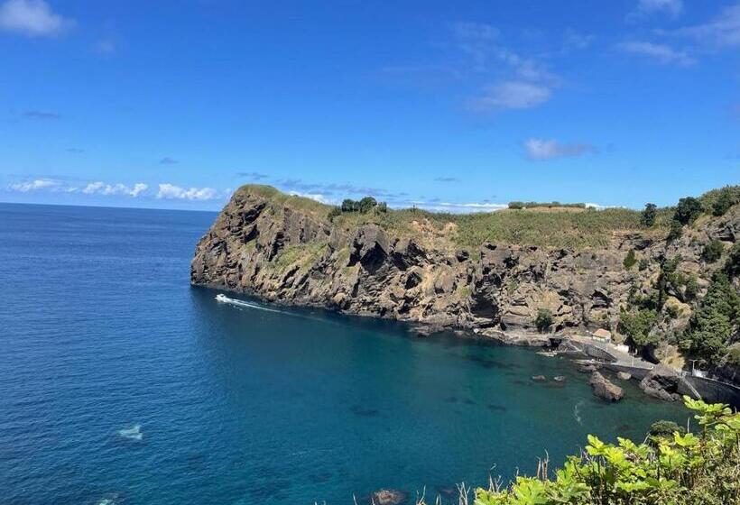 ペンション The Blue House Azores