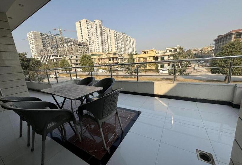 پانسیون Sky Lodge Guest House