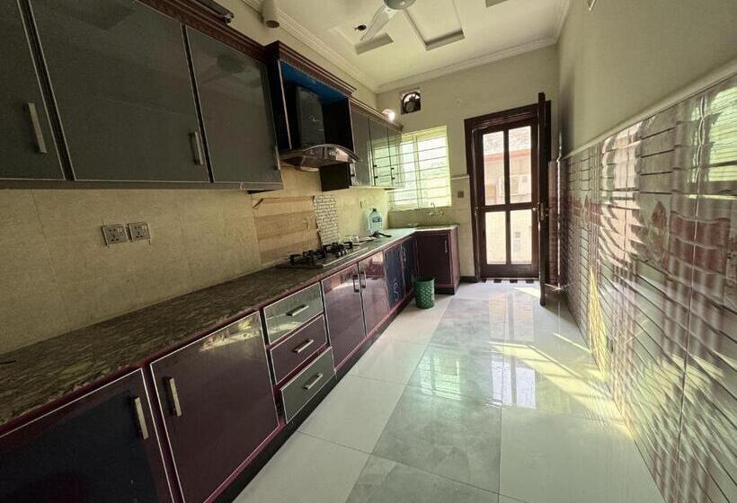 پانسیون Sky Lodge Guest House