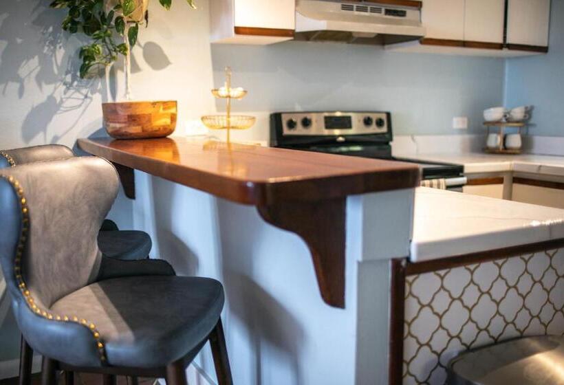 Cruz Bay Tropical Condo