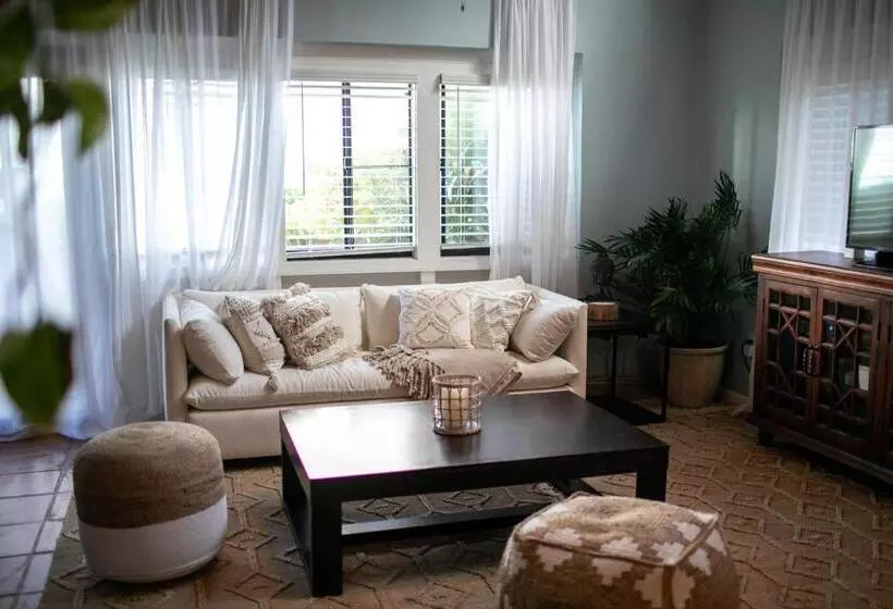 Cruz Bay Tropical Condo