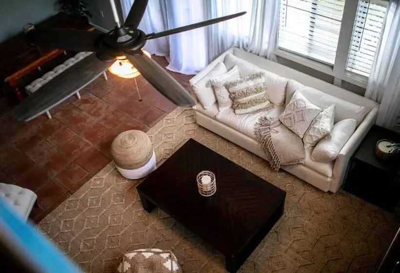 Cruz Bay Tropical Condo